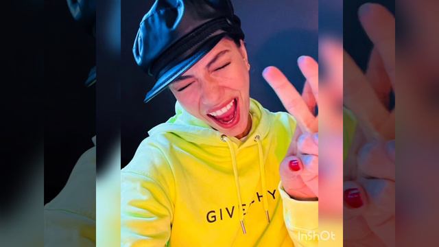 Demet Özdemir shared the image of the house смотреть онлайн