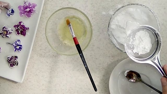 Засахаренные фиалки - рецепт без потери цвета для десертов и тортов смотреть онлайн