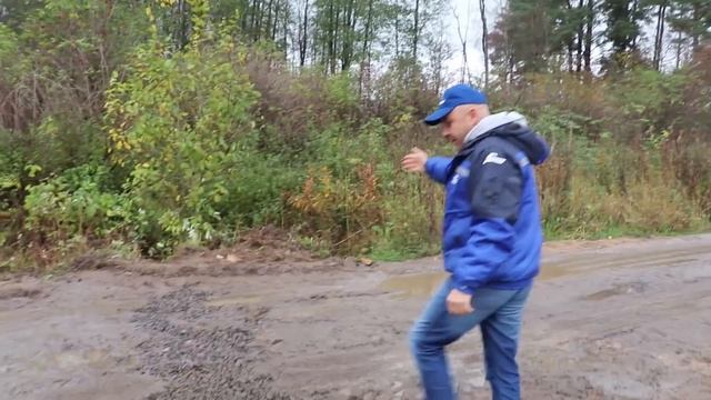 КАК ОСУШИТЬ УЧАСТОК??? Дренаж. Как ОТСЫПАТЬ участок и ЧЕМ??? "Строй и Живи". смотреть онлайн