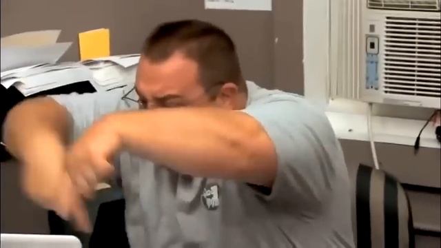 three stereotypical italian men argue over a pizza on live television. смотреть онлайн