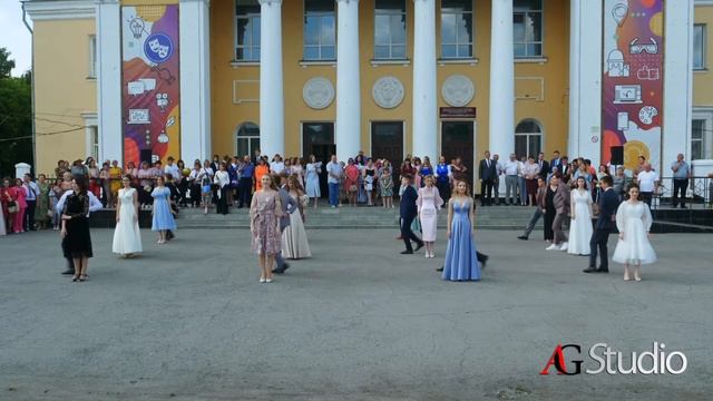24.06.2022. Город Барабинск. Танцуют выпускники. смотреть онлайн