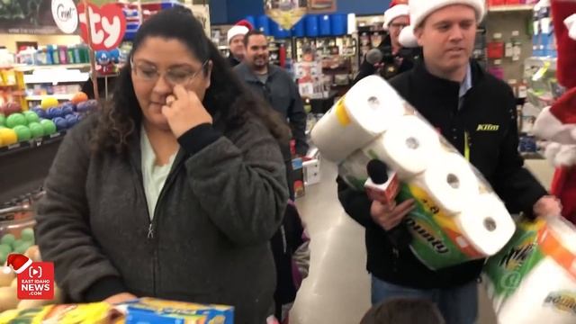 Family injured in horrible crash receives grocery store trip and other surprises from a Secret Sant смотреть онлайн
