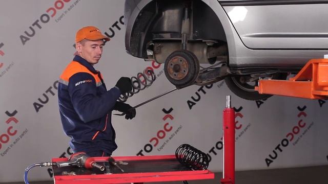 How to change rear springs on SUZUKI SWIFT 3 [TUTORIAL AUTODOC] смотреть онлайн
