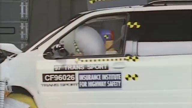 1997 Pontiac Trans Sport moderate overlap IIHS crash test