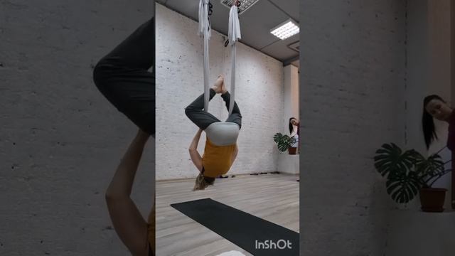 Досуг главбуха. Йога в гамаках. смотреть онлайн