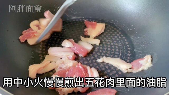 大厨教你一道下饭菜，尖椒干豆腐，鲜香滑嫩比肉还好吃【阿胖面食】