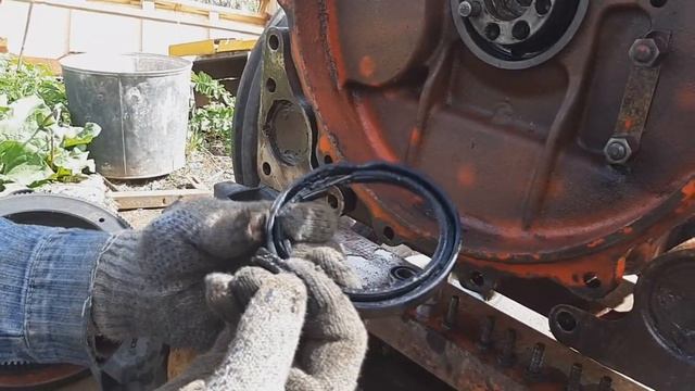 замена подшипника и сальников коленвала на тракторе Владимирец Т-25 двигатель Д120