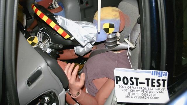 Chevrolet Venture/Pontiac Transport NHTSA Crash Tests (extended footage) смотреть онлайн