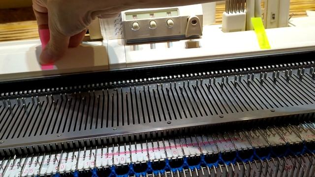 Леггинсы на вязальной машине часть 1/Leggings on a knitting machine part 1 смотреть онлайн