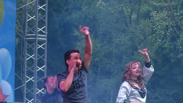 МГК (Елена Дубровская и Стас Нефедов - "Алые розы на белом снегу"(live) смотреть онлайн
