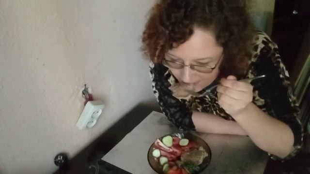 Мукбенг. Деликатес. Ем варёный язык. смотреть онлайн