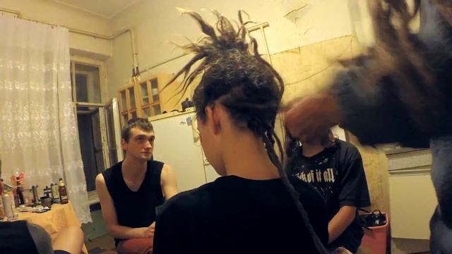 Подплетение дредов (таймлапс) / Dreadlocks underweaving (timelapse) смотреть онлайн