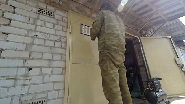 покрасил ворота гаража смотреть онлайн