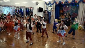 А рыбы в море плавают вот так