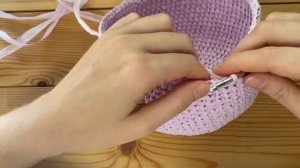 Панама из рафии крючком ? хит лета