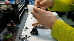 Самостоятельно обслуживание рыболовной безынерционной катушки.