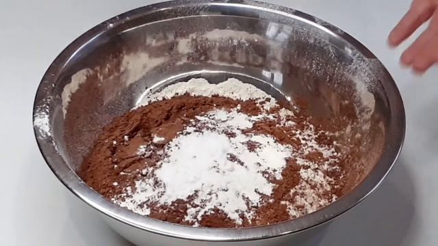 ВСЕ В ВОСТОРГЕ от этих МАФФИНОВ. Шоколадные маффины. Пышные шоколадные маффины. смотреть онлайн