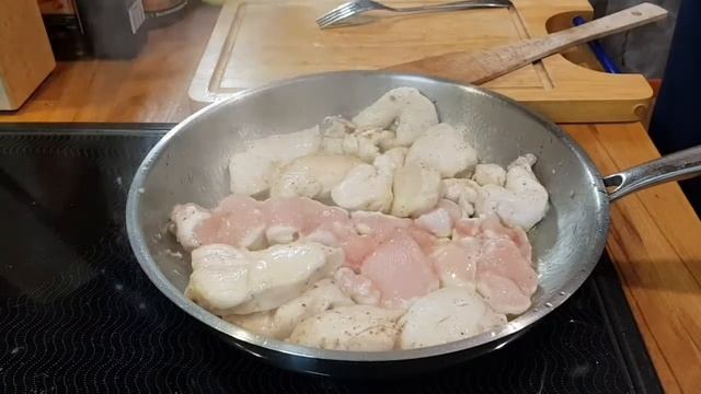 Wir braten Henchenbrust! / We roast chicken breast смотреть онлайн