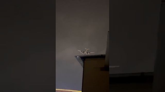 Российский стратегический бомбардировщик совершил посадку в Китае .MP4 смотреть онлайн