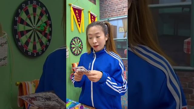 二狗子聯合酸菜去小賣部騙吃的，用雨水假裝冰袋套路老闆娘，真是太坑了！ 【回憶童年】 смотреть онлайн