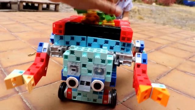 Speechi Robotic Challenge : le robot Craby de Tom смотреть онлайн