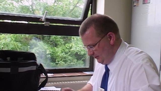 A Train Drivers Error Could Cause Serious Harm | The Tube | Spark смотреть онлайн