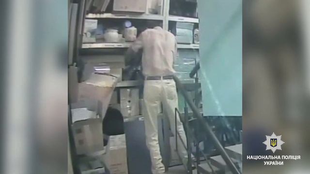 Злодій викрав 7 кг кави з офісу компанії в РІвному смотреть онлайн
