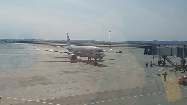 Международный аэропорт Кольцово. Екатеринбург. Прибытие самолета смотреть онлайн