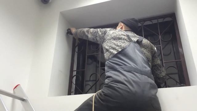 Установка решеток на окна своими руками смотреть онлайн