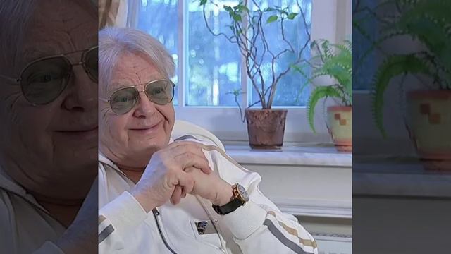 @YuriyAntonov Прекрасная песня в исполнении Народного артиста России Юрия Антонова.