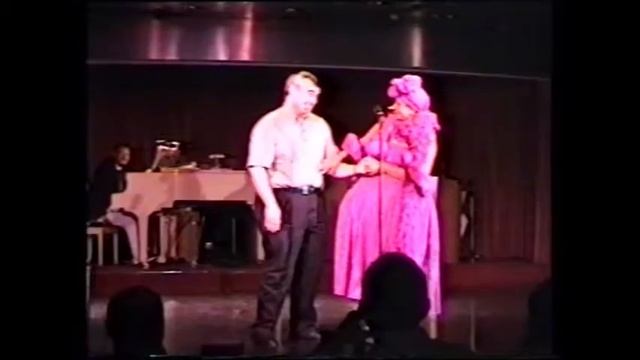 Смешные клоуны. "Duet" ventriloquism with spectators смотреть онлайн