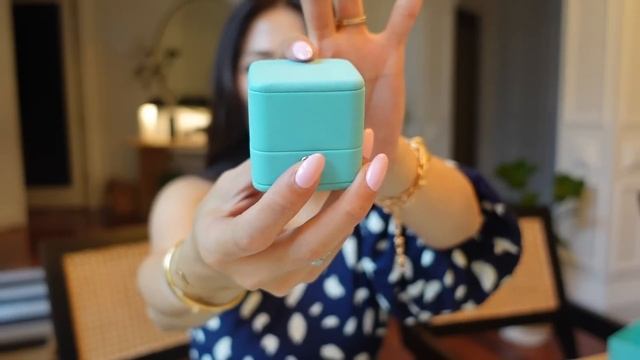 TIFFANY & CO. UNBOXING | Tiffany SETTING ? DETAILS | ? BUYING TIPS & OUR STORY | CHARIS❤️ смотреть онлайн