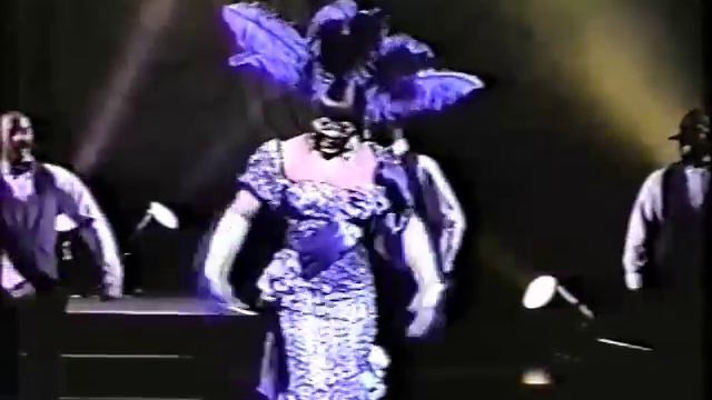 April Summers as Pearl Bailey performing "Hello Dolly" смотреть онлайн