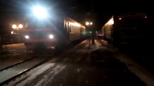 Встреча электропоездов ЭР9Т-707 и ЭР9Е-605 смотреть онлайн