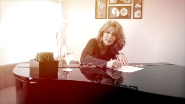 TQ & Linda Jo Rizzo - Out Of The Shadows [2013] смотреть онлайн