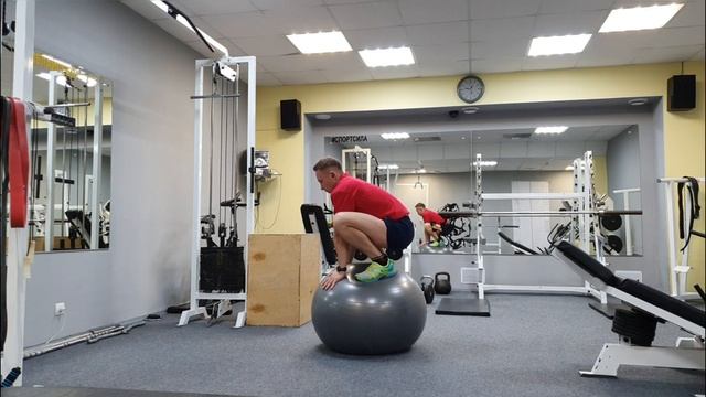 Как встать на фитбол смотреть онлайн