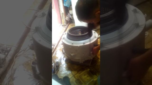 Замена подшипников и крестовины стиральной машины LG WD-10240N(с.н.409KWMK00875).Ч.1 смотреть онлайн