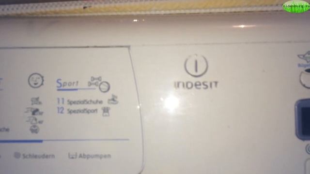 КАК БЫСТРО ПОСТИРАТЬ ОБУВЬ В СТИРАЛЬНОЙ МАШИНЕ. БЕЗВРЕДНАЯ ПЕННАЯ #СТИРКА_ОБУВИ #oldenburgru смотреть онлайн