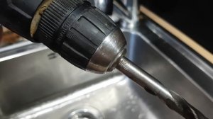 Чем просверлить отверстие для смесителя. Установка  дозатора или  диспенсера. Мой опыт