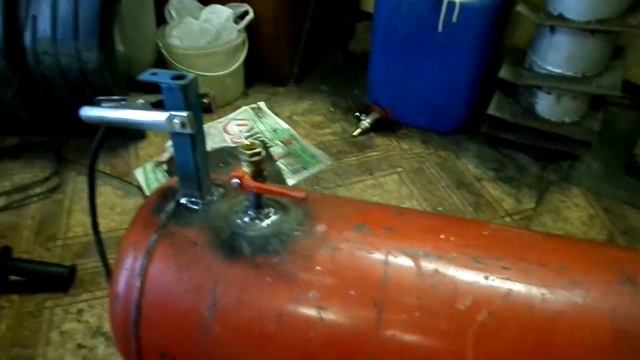 самодельный воздушный компрессор (в итоге разогнали до 10атмосфер, дальше не решились) смотреть онлайн