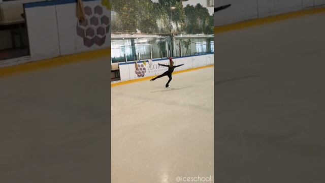 Настя и её тройной сальхов ⛸? Ученики ICESCHOOL ?? смотреть онлайн