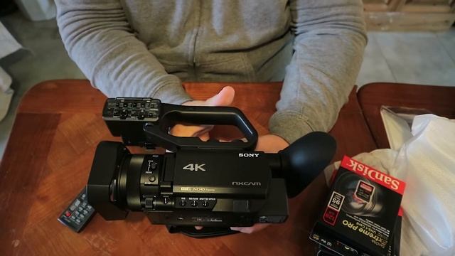 Sony HXR-NX80 - Unboxing and footage смотреть онлайн