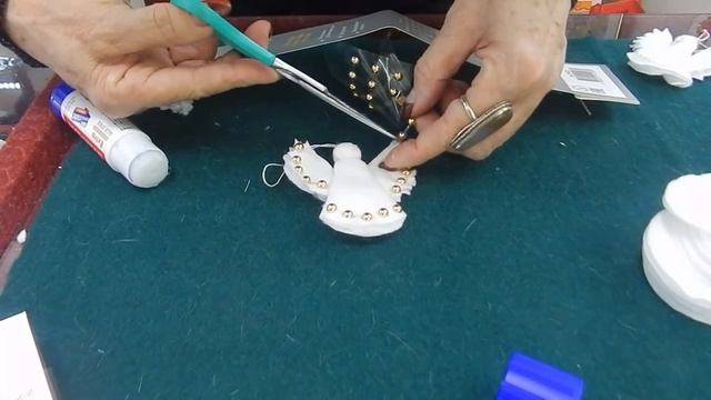 Мастерица Мила Русских показывает, как украсить ангела из ватных дисков смотреть онлайн