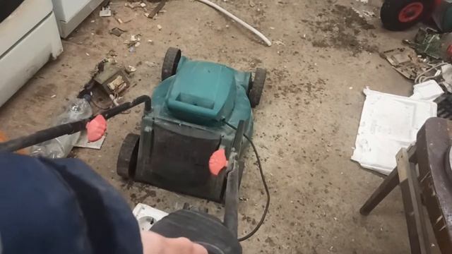 Будни - ремонт газонокосилки - разборка стиральной машинки смотреть онлайн