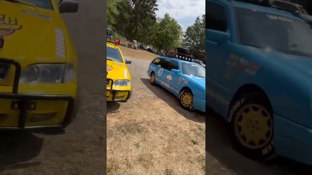 Молодые парни путешествуют по миру! Так надо жить или ? Ответ уже есть в комментариях 🤫 смотреть онлайн