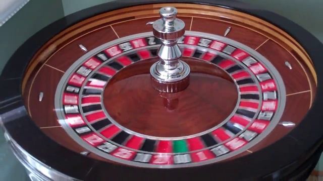 John Huxley 32" Roulette Wheel смотреть онлайн
