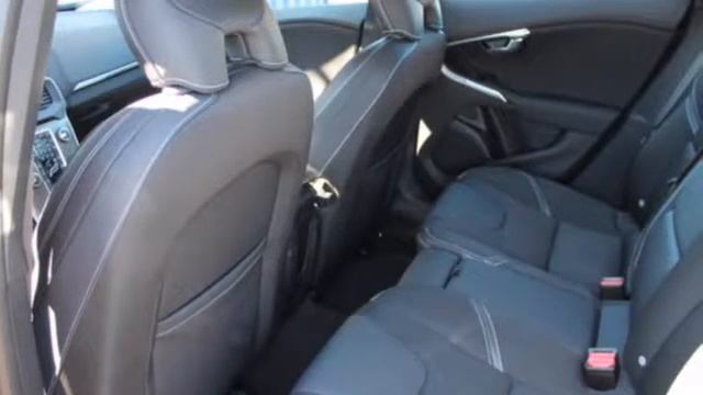 Volvo V40 T3 MOMENTUM Business Pack Pro смотреть онлайн