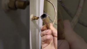 Замена шланга в душевой кабине. Вы не поверите что так можно было.