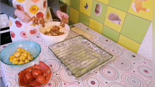 Сочный куриный шашлык на шпажках в (духовке) смотреть онлайн