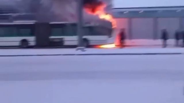 Автобус сгорел в Нур-Султане смотреть онлайн